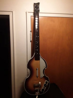 Nintendo wii Beatles rock band wireless hofner guitar like new