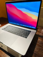 2TB SSD i9 32GB 15 inch MacBook Pro 2019 4gb graphic Apple