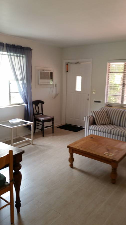 Downtown one bedroom near beach