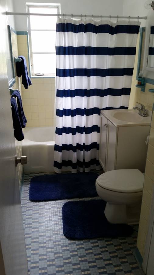 Downtown one bedroom near beach
