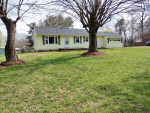 Nice Ranch House in the country close to town - 2 or 3 BR 1 Bath