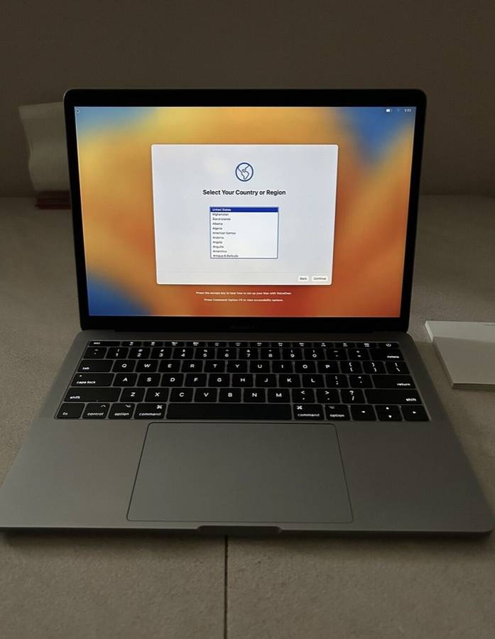 Apple MacBook Pro  13" 2017  i5 2.3GHz 8GB RAM 512GB SSD