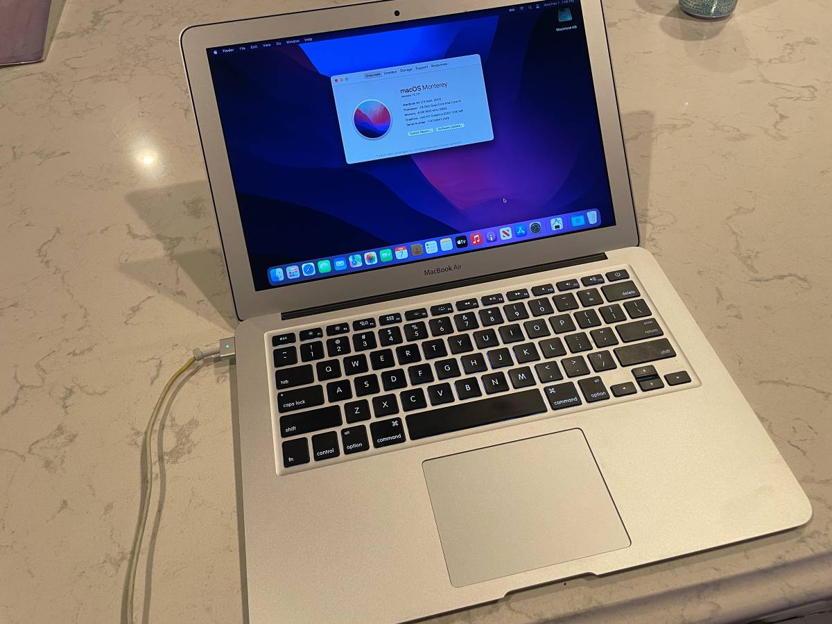 2017 MacBook Air - 13", brand new battery, excellent cond.