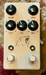 JHS Kodiak Tremelo Pedal