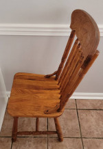 VINTAGE SOLID OAK DINING TABLE WITH (4) CHAIRS - 60" × 42" or 42" × 42"
