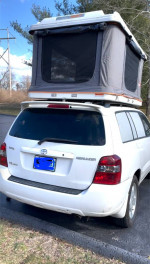 2005 Toyota Highlander Limited SUV with roof tent, ideal for camping and off-roading adventures.