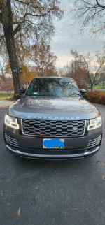 Front view of a 2018 Land Rover Range Rover HSE in excellent condition, available for sale with low mileage.