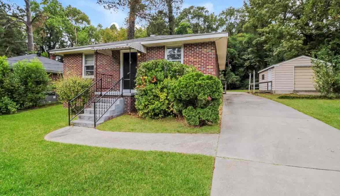 Single Family Home 2 beds and 1 baths
