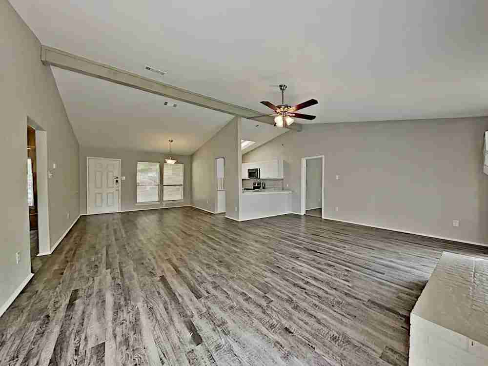 Beautiful Three bedroom Homr For Rent