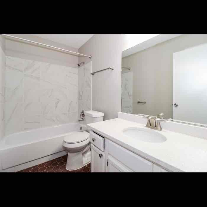Charming 3bedrooms house available and affordable