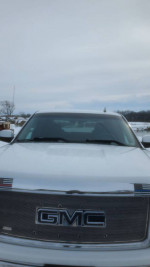 Front view of a 2007 GMC Sierra 1500 4x4 Crew Cab with snow in the background.