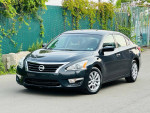2015 Nissan Altima 2.5 FWD parked on the street with clean exterior and detailed interior.
