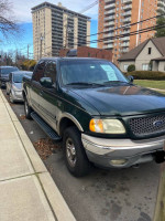 2002 Ford F150 Super Crew Cab parked, featuring V8 engine and short bed, suitable for work or daily use.