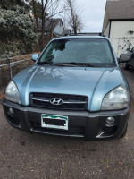 Front view of a blue 2005 Hyundai Tucson SUV in good condition with new tires and sunroof.