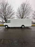 2018 Ford F59 FedEx step van in excellent condition, 22 feet cargo, ready to load, located in Portland Oregon.