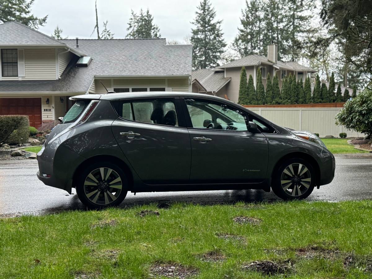 2016 Nissan LEAF S FWD 134,000 mi