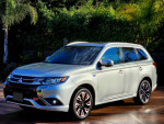 2018 Mitsubishi Outlander GT AWD parked, showcasing its sleek design and clean condition, ideal for eco-conscious drivers.