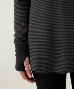 LULULEMON REVERSIBLE LONG SLEEVE ToP Sz 6