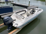 2017 Stingray 212SC Deck Boat