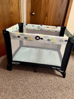 Graco Pack ‘n Play On the Go Playard with Bassinet and Blankets