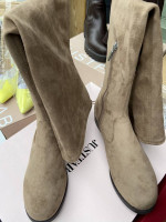 Boots/Shoes Womens & Girls-Ugg’s, Salvatore Ferragamo, Kenneth Cole…